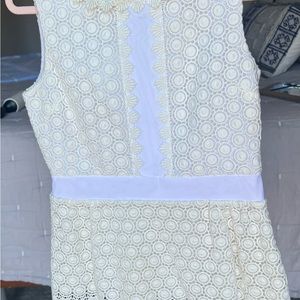 Sleeveless, fitted cream, eyelett top